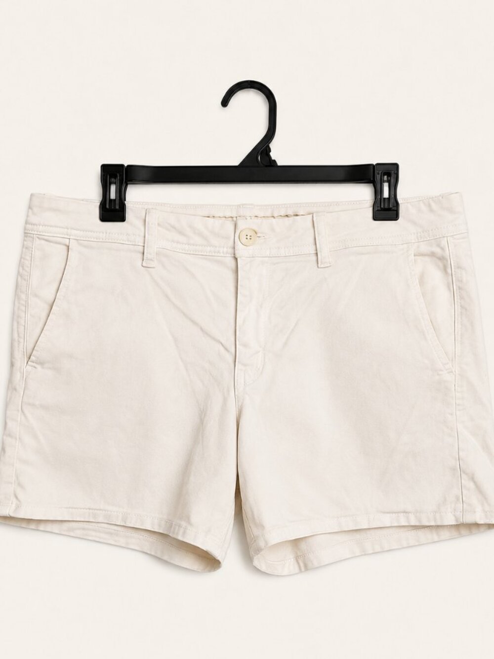 AE White Super Stretch X Shorts Size 14